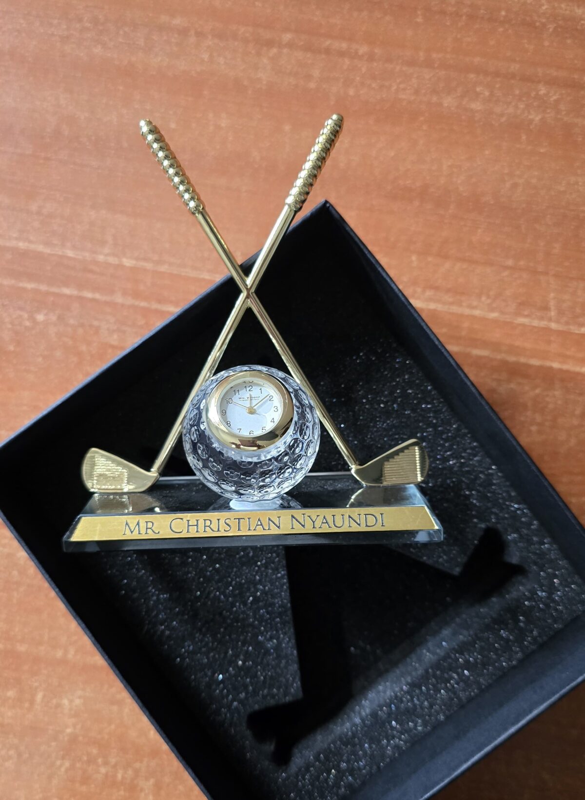 Crossed golf clubs with glass ball Miniatture clock - Image 2