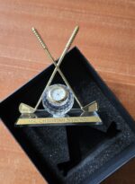 Crossed golf clubs with glass ball Miniatture clock - Image 2