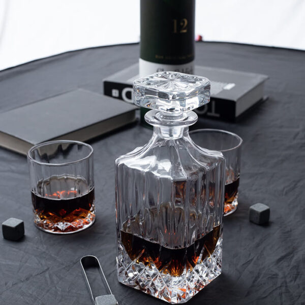 The signature Decanter Set.